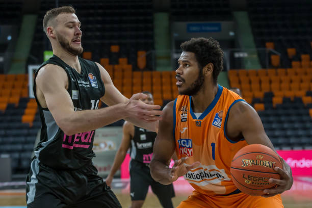 张玉宁曾在 张玉宁曾在